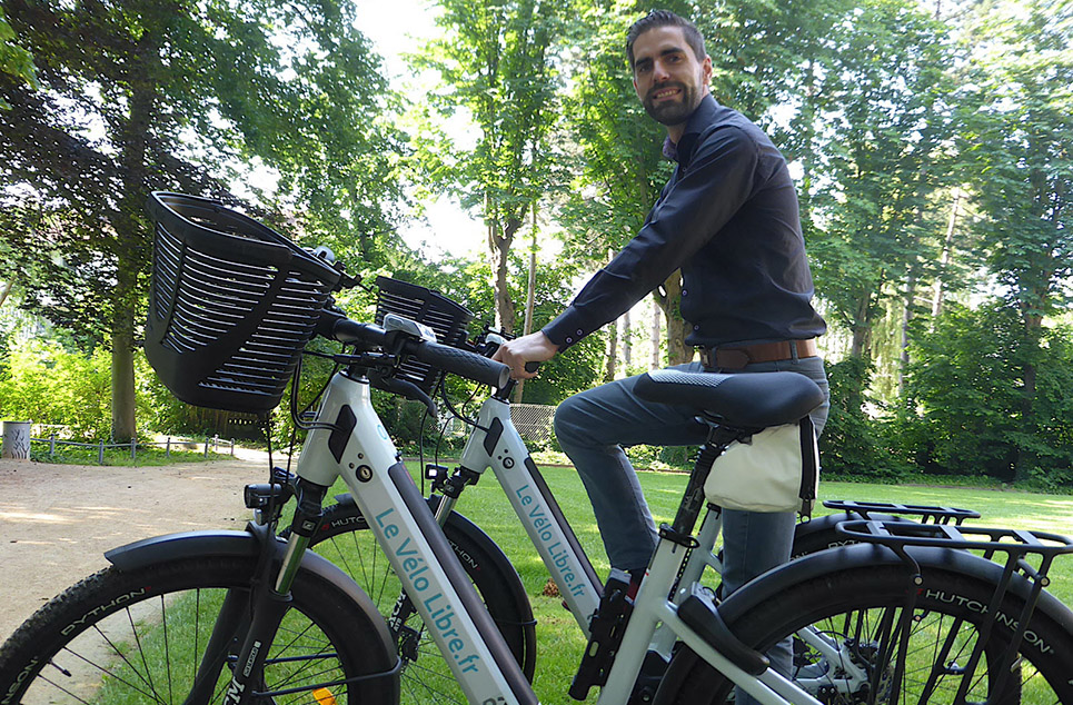 Une expérience incontournable à Paris : parcourir les Champs-Élysées à vélo